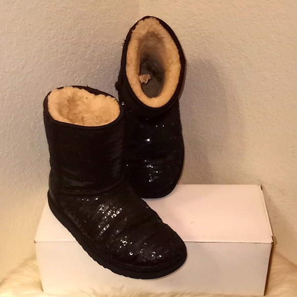 Ugg Classic Short Sequined Sparkly Boots - Picture 13 of 16